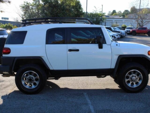 Белый Тойота ФЖ Крузер, объемом двигателя 4 л и пробегом 110 тыс. км за 4500 $, фото 5 на Automoto.ua