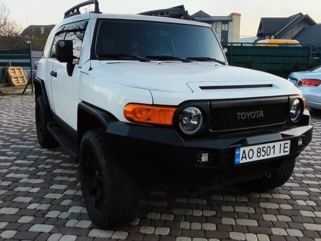 Белый Тойота ФЖ Крузер, объемом двигателя 4 л и пробегом 191 тыс. км за 26700 $, фото 12 на Automoto.ua