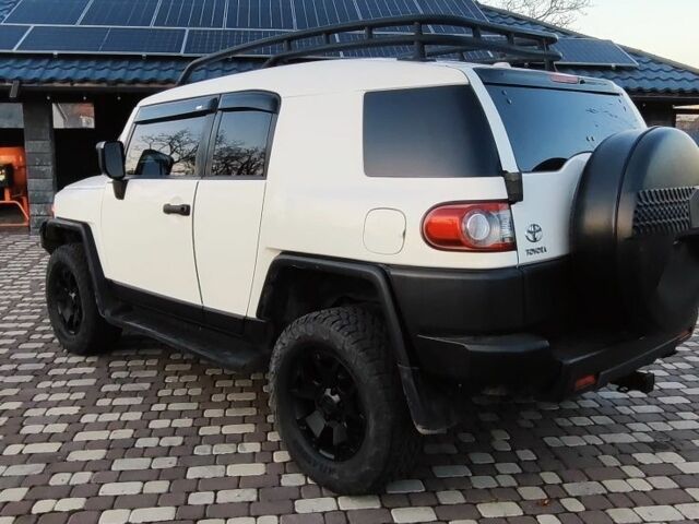 Белый Тойота ФЖ Крузер, объемом двигателя 4 л и пробегом 191 тыс. км за 26700 $, фото 4 на Automoto.ua