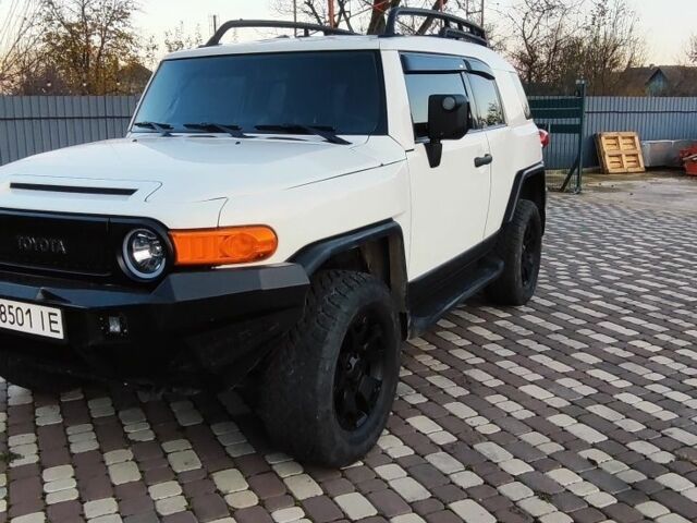 Белый Тойота ФЖ Крузер, объемом двигателя 4 л и пробегом 191 тыс. км за 26700 $, фото 11 на Automoto.ua