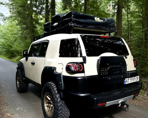 Бежевый Тойота ФЖ Крузер, объемом двигателя 4 л и пробегом 265 тыс. км за 20000 $, фото 12 на Automoto.ua