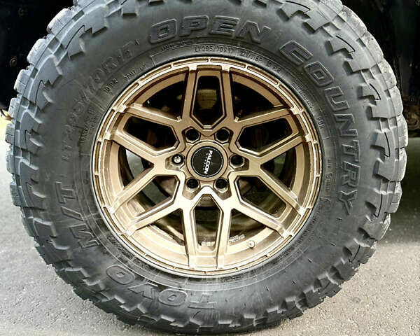 Бежевый Тойота ФЖ Крузер, объемом двигателя 4 л и пробегом 265 тыс. км за 20000 $, фото 18 на Automoto.ua