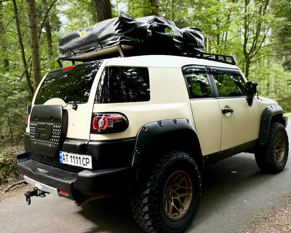 Бежевый Тойота ФЖ Крузер, объемом двигателя 4 л и пробегом 265 тыс. км за 20000 $, фото 14 на Automoto.ua