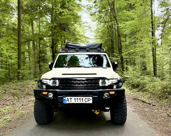 Бежевый Тойота ФЖ Крузер, объемом двигателя 4 л и пробегом 265 тыс. км за 20000 $, фото 9 на Automoto.ua