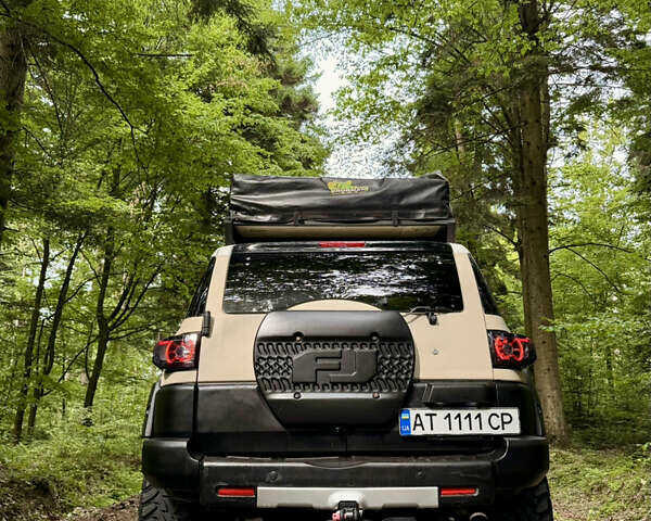 Бежевый Тойота ФЖ Крузер, объемом двигателя 4 л и пробегом 265 тыс. км за 20000 $, фото 20 на Automoto.ua