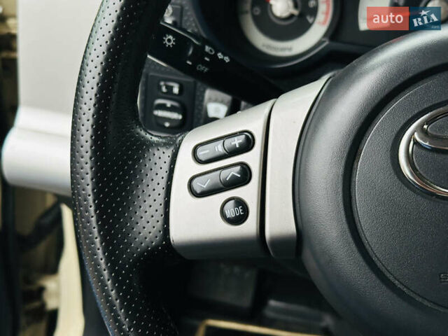 Бежевый Тойота ФЖ Крузер, объемом двигателя 4 л и пробегом 161 тыс. км за 23700 $, фото 20 на Automoto.ua