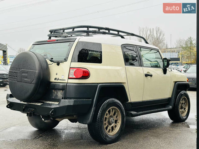 Бежевый Тойота ФЖ Крузер, объемом двигателя 4 л и пробегом 161 тыс. км за 23700 $, фото 9 на Automoto.ua