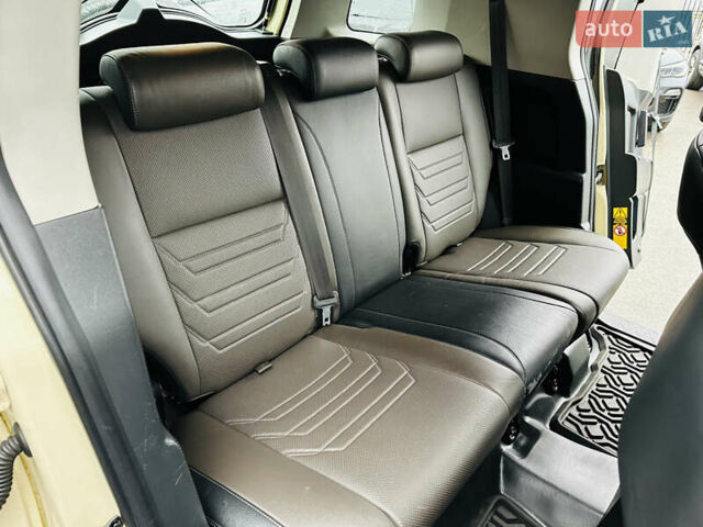 Бежевый Тойота ФЖ Крузер, объемом двигателя 4 л и пробегом 161 тыс. км за 23700 $, фото 15 на Automoto.ua