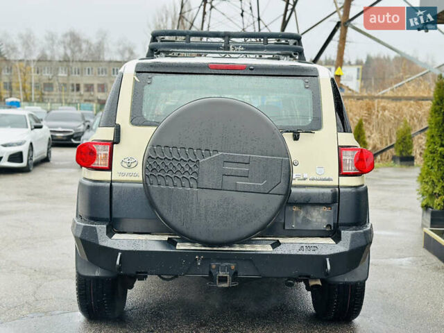 Бежевый Тойота ФЖ Крузер, объемом двигателя 4 л и пробегом 161 тыс. км за 23700 $, фото 10 на Automoto.ua
