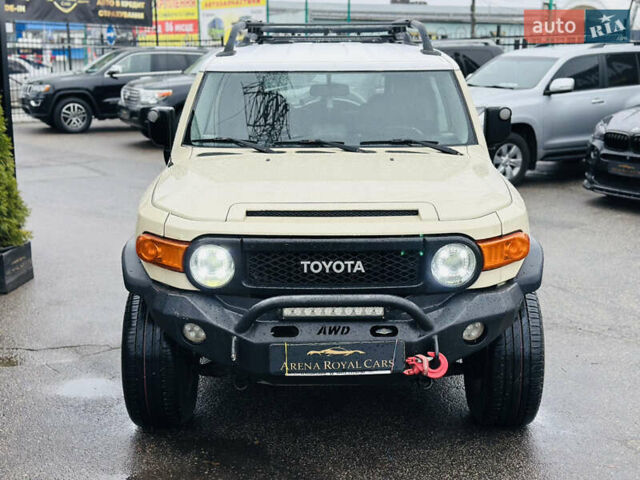 Бежевый Тойота ФЖ Крузер, объемом двигателя 4 л и пробегом 161 тыс. км за 23700 $, фото 7 на Automoto.ua