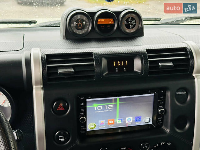 Бежевый Тойота ФЖ Крузер, объемом двигателя 4 л и пробегом 161 тыс. км за 23700 $, фото 21 на Automoto.ua