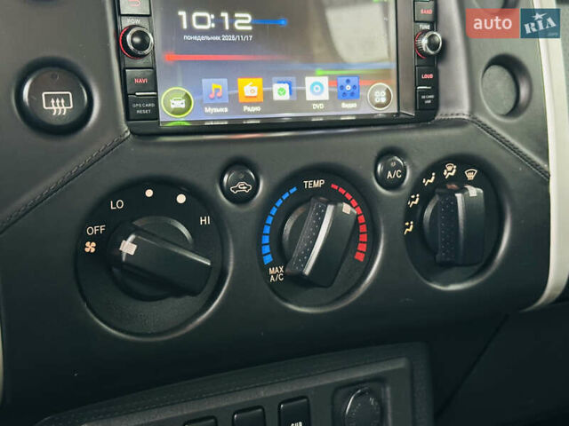 Бежевый Тойота ФЖ Крузер, объемом двигателя 4 л и пробегом 161 тыс. км за 23700 $, фото 23 на Automoto.ua