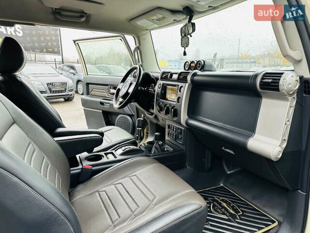 Бежевый Тойота ФЖ Крузер, объемом двигателя 4 л и пробегом 161 тыс. км за 23700 $, фото 16 на Automoto.ua