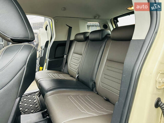 Бежевый Тойота ФЖ Крузер, объемом двигателя 4 л и пробегом 161 тыс. км за 23700 $, фото 14 на Automoto.ua