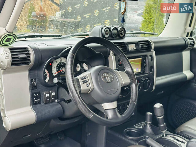 Бежевый Тойота ФЖ Крузер, объемом двигателя 4 л и пробегом 161 тыс. км за 23700 $, фото 19 на Automoto.ua