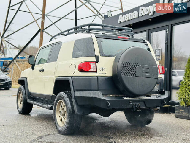 Бежевый Тойота ФЖ Крузер, объемом двигателя 4 л и пробегом 161 тыс. км за 23700 $, фото 11 на Automoto.ua