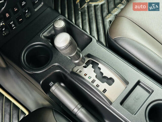 Бежевый Тойота ФЖ Крузер, объемом двигателя 4 л и пробегом 161 тыс. км за 23700 $, фото 24 на Automoto.ua