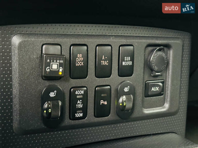 Бежевый Тойота ФЖ Крузер, объемом двигателя 4 л и пробегом 161 тыс. км за 23700 $, фото 22 на Automoto.ua