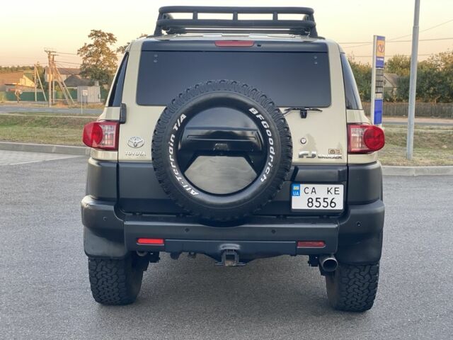 Бежевий Тойота ФЖ Крузер, об'ємом двигуна 4 л та пробігом 219 тис. км за 27000 $, фото 5 на Automoto.ua