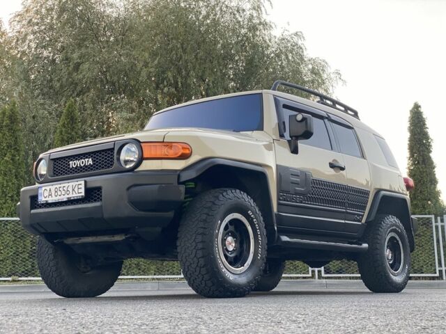 Бежевий Тойота ФЖ Крузер, об'ємом двигуна 4 л та пробігом 219 тис. км за 27000 $, фото 9 на Automoto.ua