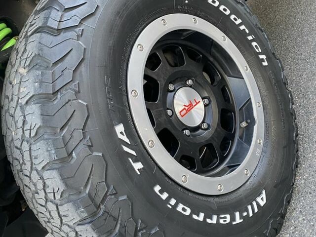 Бежевий Тойота ФЖ Крузер, об'ємом двигуна 4 л та пробігом 219 тис. км за 27000 $, фото 10 на Automoto.ua