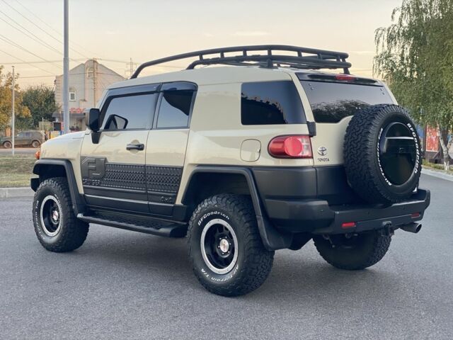 Бежевий Тойота ФЖ Крузер, об'ємом двигуна 4 л та пробігом 219 тис. км за 27000 $, фото 6 на Automoto.ua