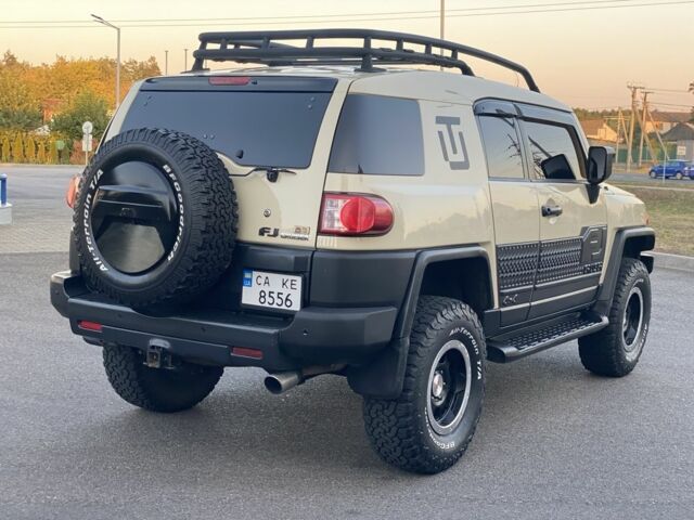 Бежевий Тойота ФЖ Крузер, об'ємом двигуна 4 л та пробігом 219 тис. км за 27000 $, фото 4 на Automoto.ua