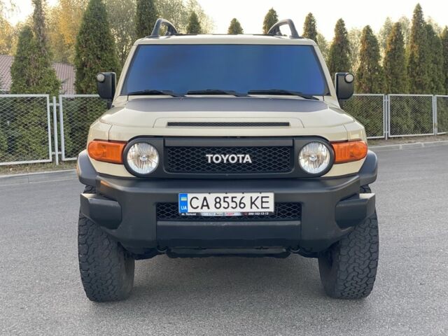 Бежевий Тойота ФЖ Крузер, об'ємом двигуна 4 л та пробігом 219 тис. км за 27000 $, фото 1 на Automoto.ua