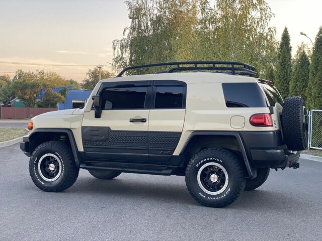 Бежевий Тойота ФЖ Крузер, об'ємом двигуна 4 л та пробігом 219 тис. км за 27000 $, фото 7 на Automoto.ua