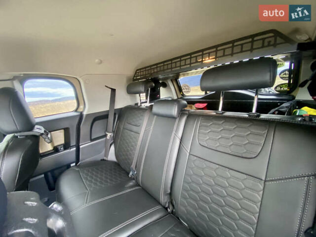 Бежевый Тойота ФЖ Крузер, объемом двигателя 3.96 л и пробегом 132 тыс. км за 28000 $, фото 10 на Automoto.ua