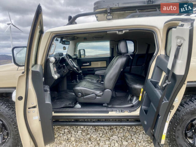 Бежевый Тойота ФЖ Крузер, объемом двигателя 3.96 л и пробегом 132 тыс. км за 28000 $, фото 8 на Automoto.ua