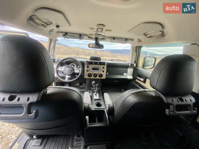 Бежевый Тойота ФЖ Крузер, объемом двигателя 3.96 л и пробегом 132 тыс. км за 28000 $, фото 13 на Automoto.ua