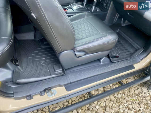 Бежевый Тойота ФЖ Крузер, объемом двигателя 3.96 л и пробегом 132 тыс. км за 28000 $, фото 15 на Automoto.ua