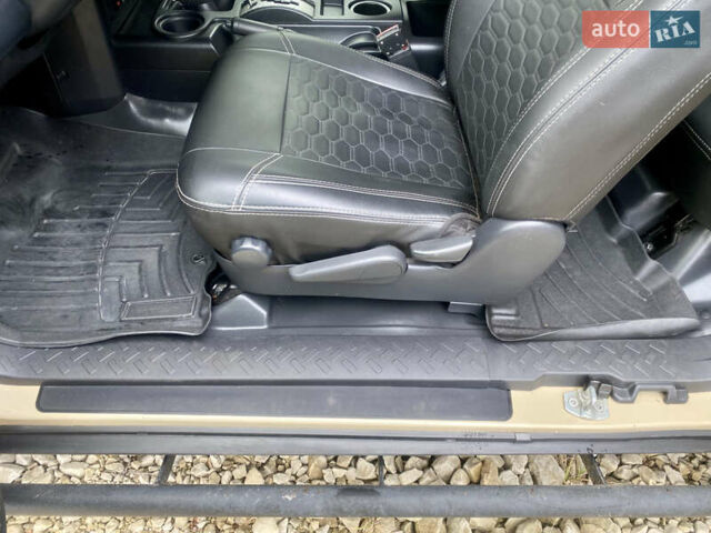 Бежевый Тойота ФЖ Крузер, объемом двигателя 3.96 л и пробегом 132 тыс. км за 28000 $, фото 9 на Automoto.ua