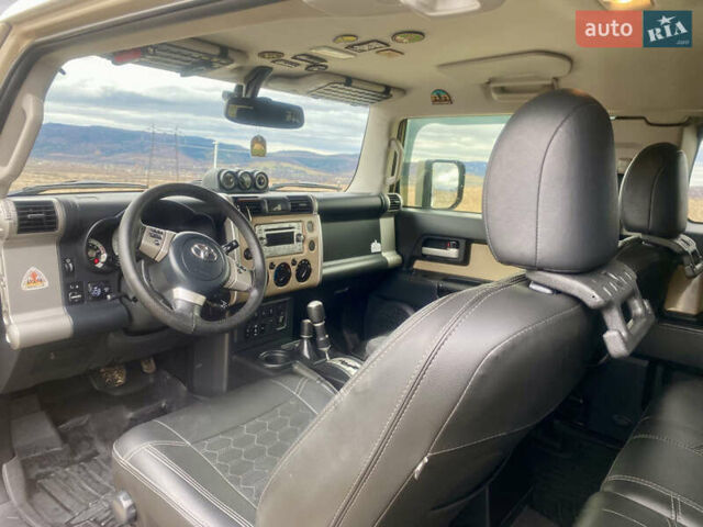 Бежевый Тойота ФЖ Крузер, объемом двигателя 3.96 л и пробегом 132 тыс. км за 28000 $, фото 11 на Automoto.ua
