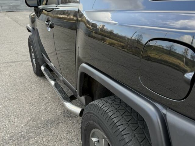 Черный Тойота ФЖ Крузер, объемом двигателя 4 л и пробегом 240 тыс. км за 19800 $, фото 7 на Automoto.ua