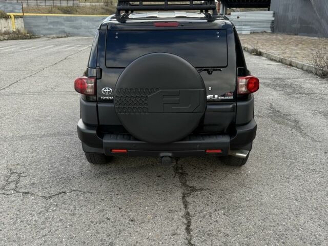 Черный Тойота ФЖ Крузер, объемом двигателя 4 л и пробегом 240 тыс. км за 19800 $, фото 4 на Automoto.ua