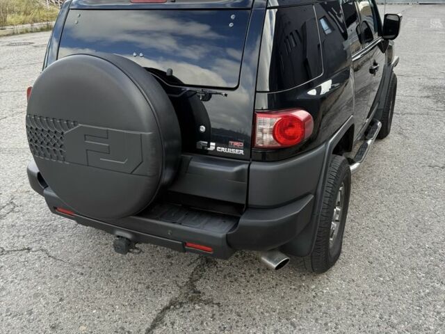 Черный Тойота ФЖ Крузер, объемом двигателя 4 л и пробегом 240 тыс. км за 19800 $, фото 5 на Automoto.ua