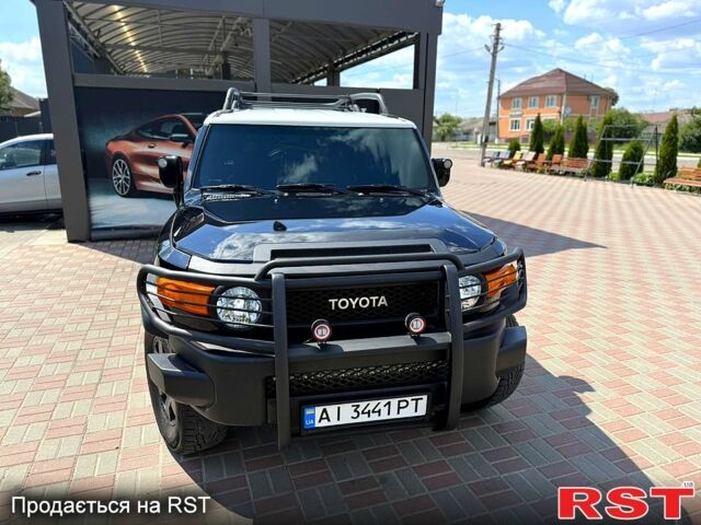 Черный Тойота ФЖ Крузер, объемом двигателя 4 л и пробегом 252 тыс. км за 25000 $, фото 1 на Automoto.ua