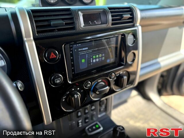 Черный Тойота ФЖ Крузер, объемом двигателя 4 л и пробегом 252 тыс. км за 25000 $, фото 6 на Automoto.ua