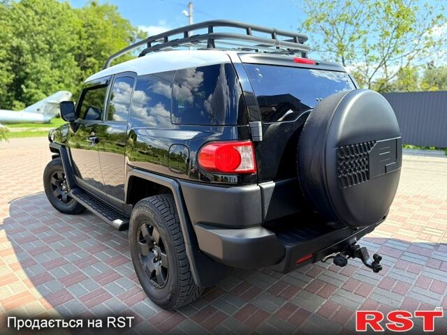 Черный Тойота ФЖ Крузер, объемом двигателя 4 л и пробегом 252 тыс. км за 25000 $, фото 5 на Automoto.ua