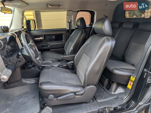 Черный Тойота ФЖ Крузер, объемом двигателя 4 л и пробегом 214 тыс. км за 21999 $, фото 43 на Automoto.ua