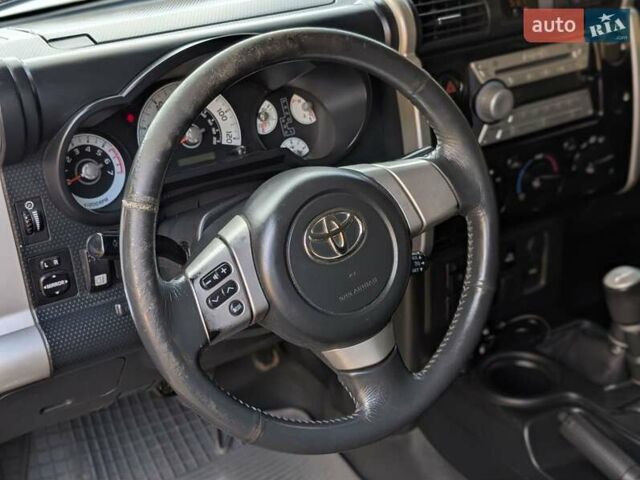 Черный Тойота ФЖ Крузер, объемом двигателя 4 л и пробегом 214 тыс. км за 21999 $, фото 45 на Automoto.ua