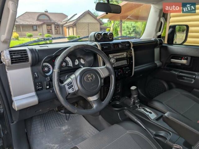 Черный Тойота ФЖ Крузер, объемом двигателя 4 л и пробегом 214 тыс. км за 21999 $, фото 58 на Automoto.ua