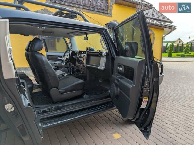 Черный Тойота ФЖ Крузер, объемом двигателя 4 л и пробегом 214 тыс. км за 21999 $, фото 64 на Automoto.ua