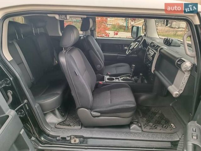 Чорний Тойота ФЖ Крузер, об'ємом двигуна 4 л та пробігом 105 тис. км за 19000 $, фото 14 на Automoto.ua