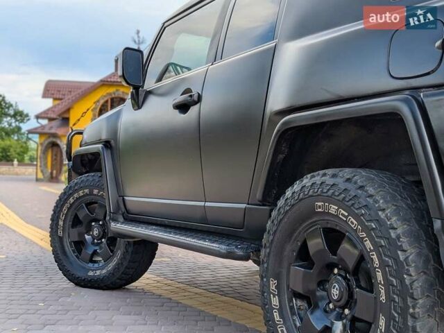 Черный Тойота ФЖ Крузер, объемом двигателя 4 л и пробегом 214 тыс. км за 21999 $, фото 27 на Automoto.ua