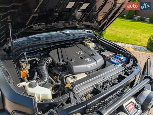 Черный Тойота ФЖ Крузер, объемом двигателя 4 л и пробегом 214 тыс. км за 21999 $, фото 7 на Automoto.ua