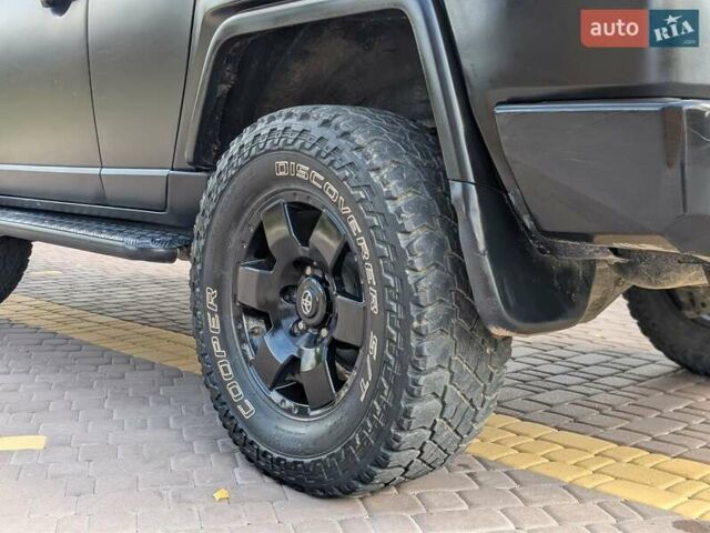 Черный Тойота ФЖ Крузер, объемом двигателя 4 л и пробегом 214 тыс. км за 21999 $, фото 25 на Automoto.ua