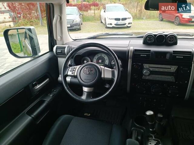 Чорний Тойота ФЖ Крузер, об'ємом двигуна 4 л та пробігом 105 тис. км за 19000 $, фото 16 на Automoto.ua